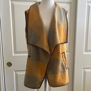 Yellow & Gray Ombré Sleeveless Waterfall Vest